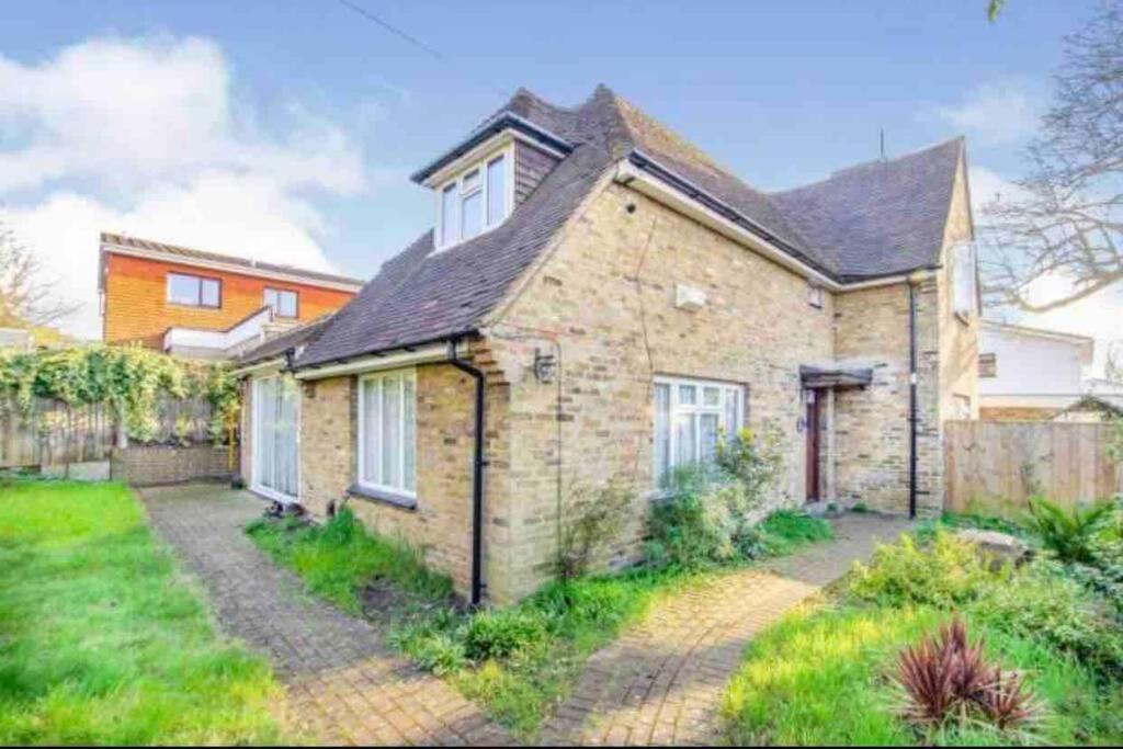 Lovely Cottage In The Heart Of Shirley- Croydon Exterior foto